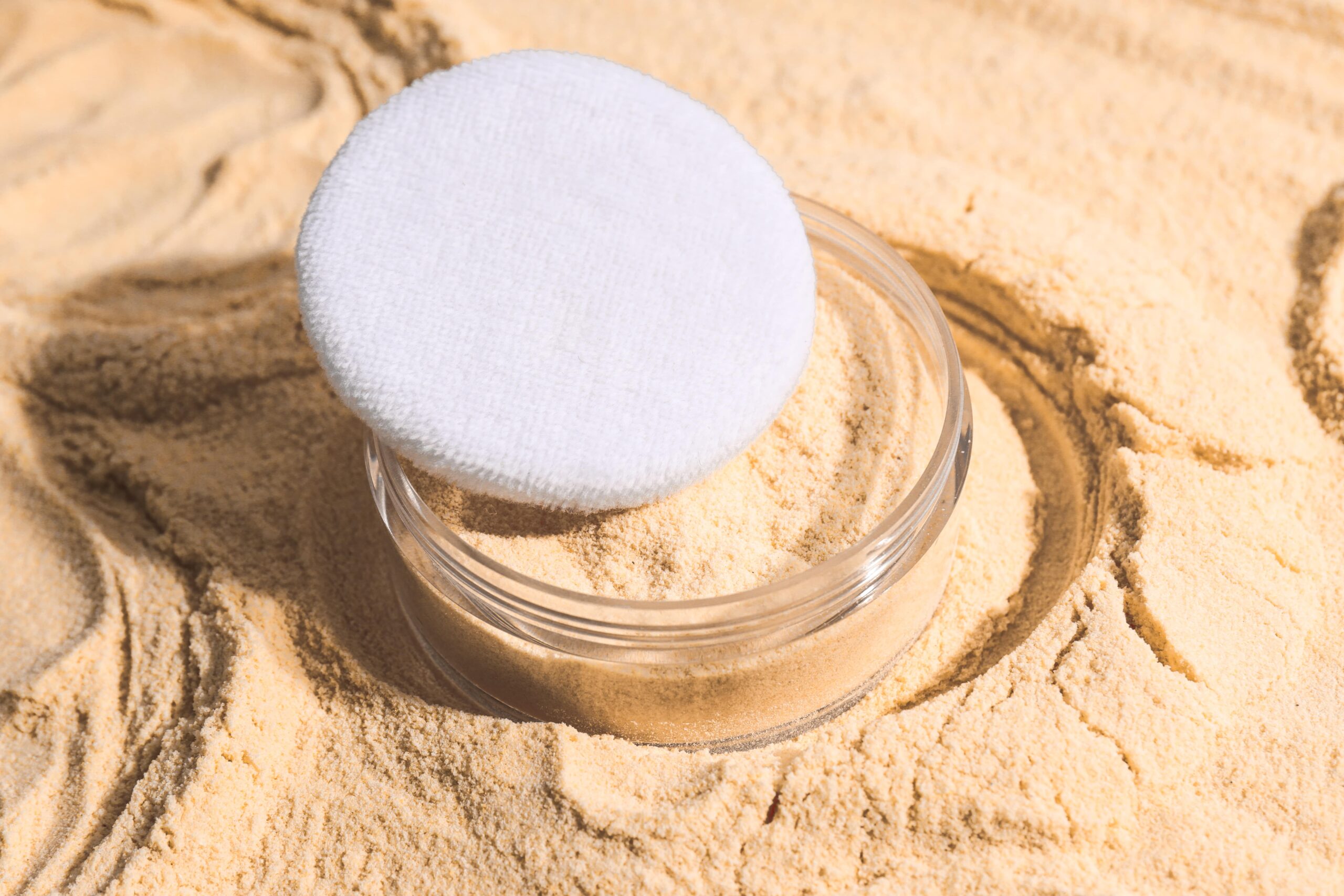 SPF Powder with powder puff, in sand
